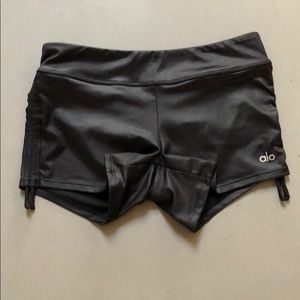 Alo Yoga Sweat It Trunks Shorts XS Black Glossy